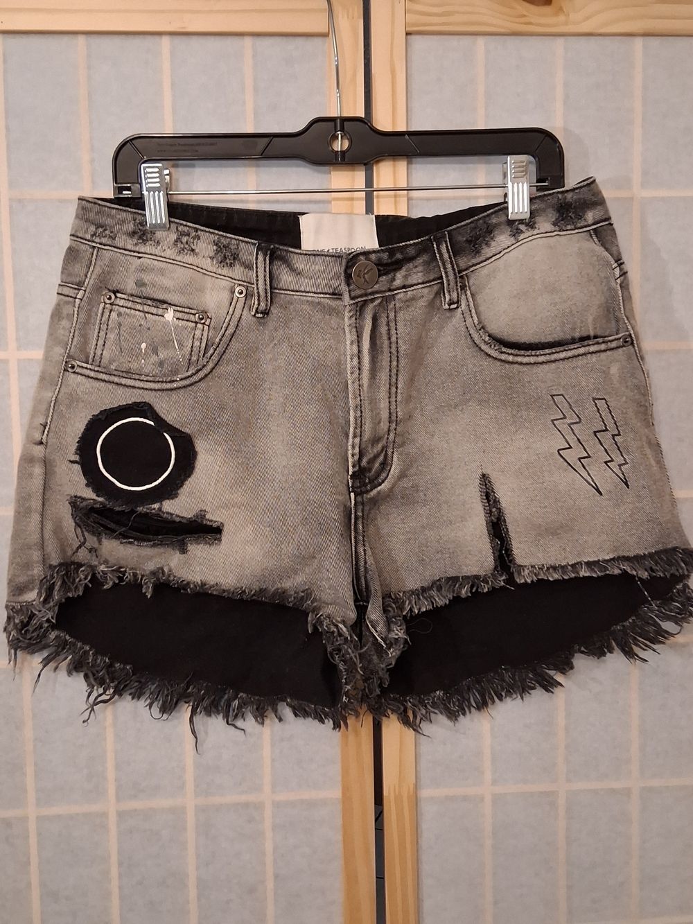 One Teaspoon Gray Distressed Denim Shorts Size 31